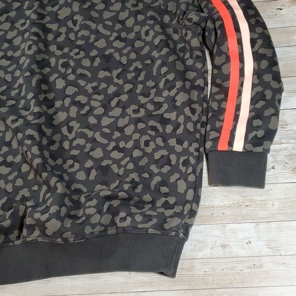 Sarah’s Day x White Fox Boutique | SDX WFA Crewneck Team Camo Sweatshirt S - Picture 6 of 14